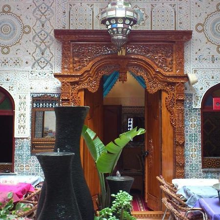 Ryad Bab Berdaine Meknes Bagian luar foto