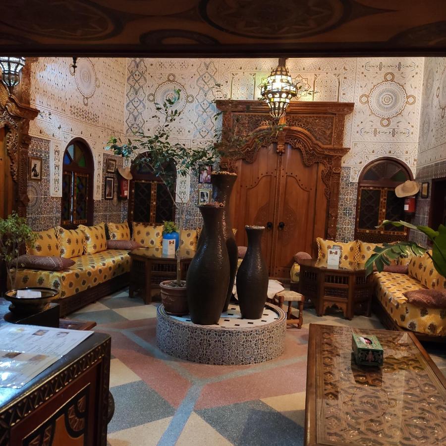 Ryad Bab Berdaine Meknes Bagian luar foto