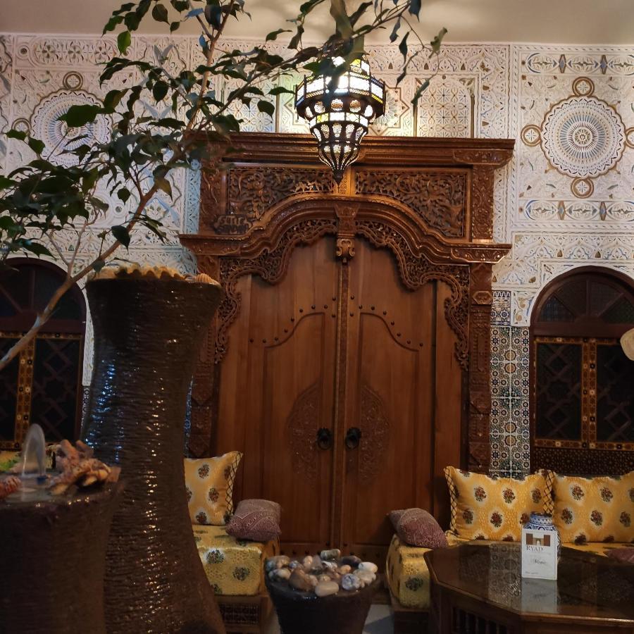 Ryad Bab Berdaine Meknes Bagian luar foto