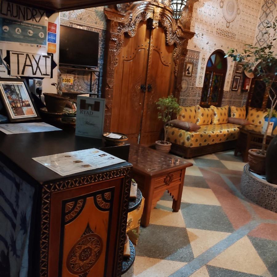 Ryad Bab Berdaine Meknes Bagian luar foto