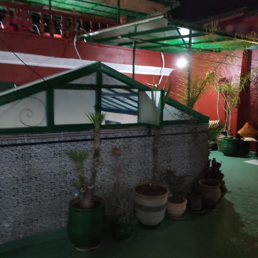 Ryad Bab Berdaine Meknes Bagian luar foto