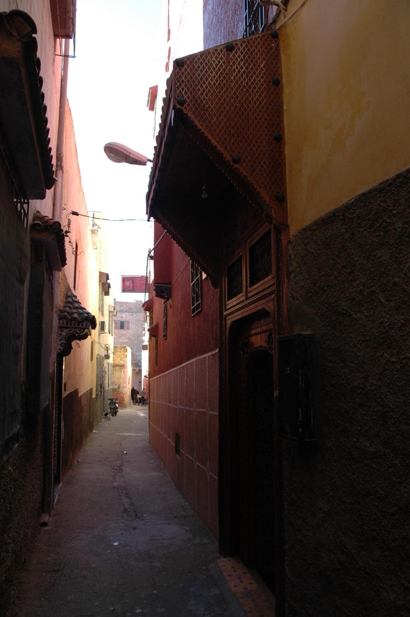 Ryad Bab Berdaine Meknes Bagian luar foto
