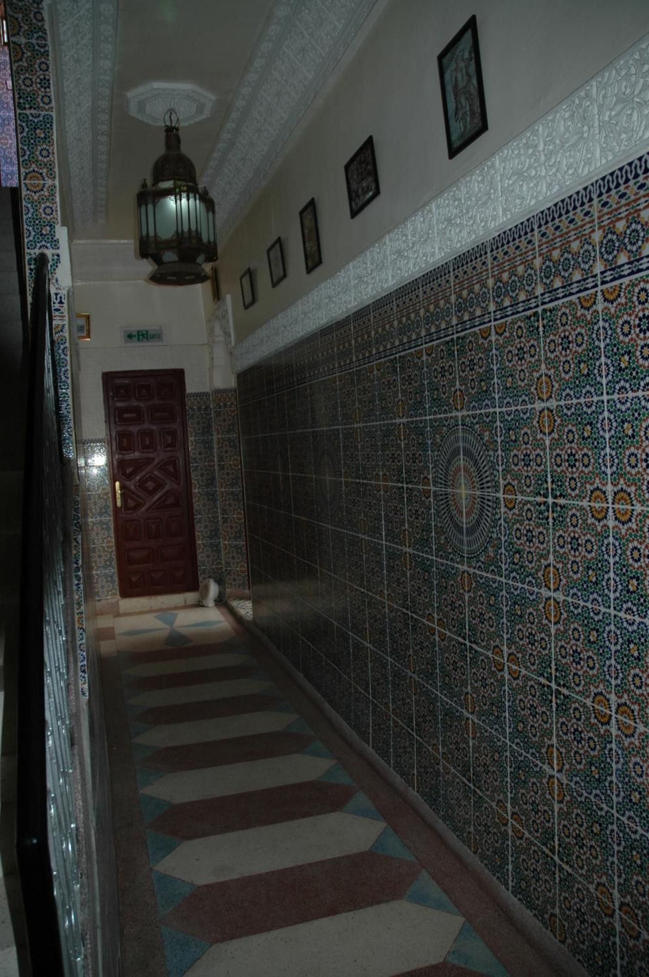 Ryad Bab Berdaine Meknes Bagian luar foto