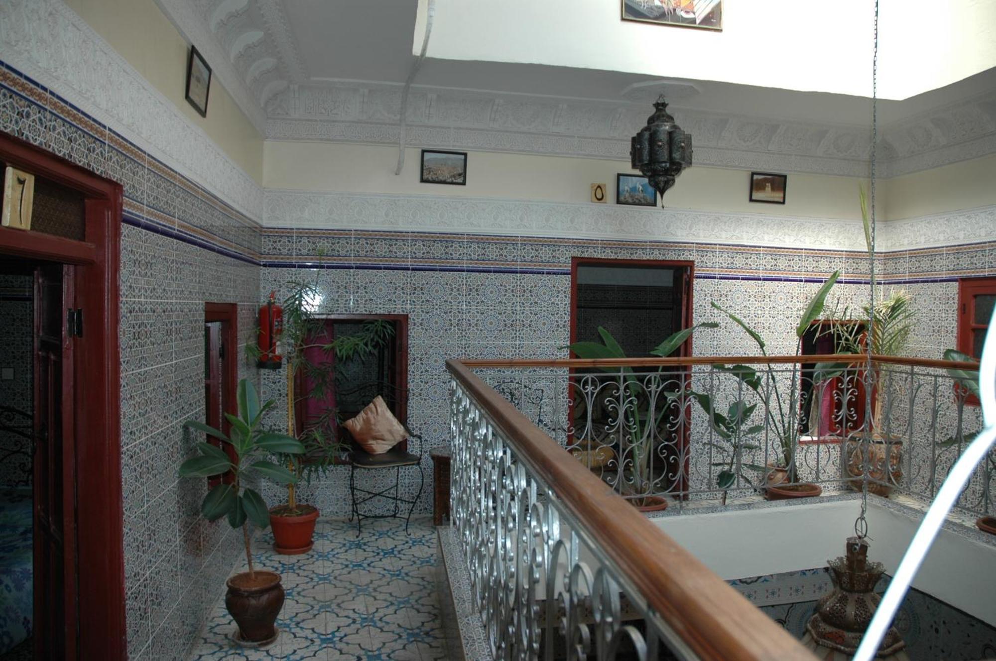 Ryad Bab Berdaine Meknes Bagian luar foto