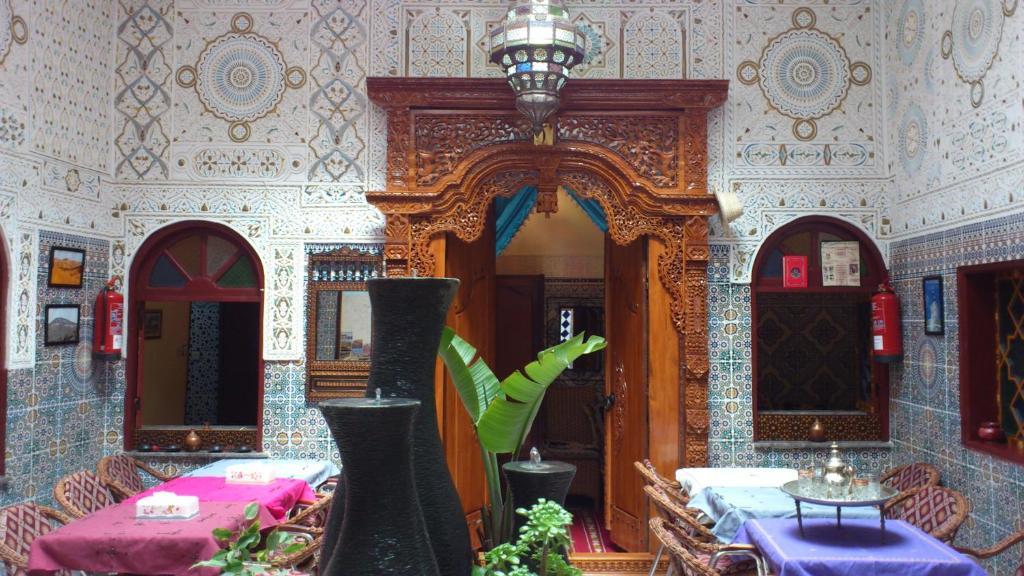 Ryad Bab Berdaine Meknes Bagian luar foto