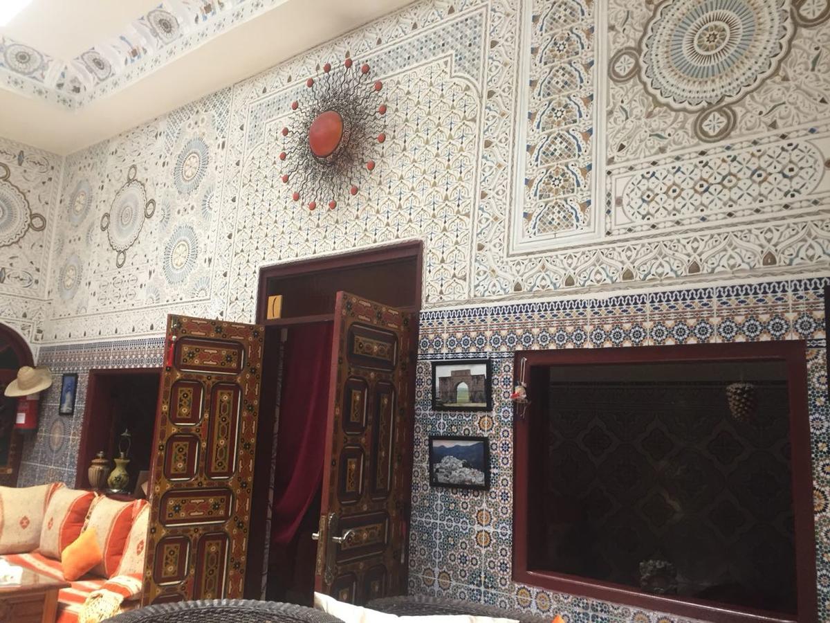 Ryad Bab Berdaine Meknes Bagian luar foto