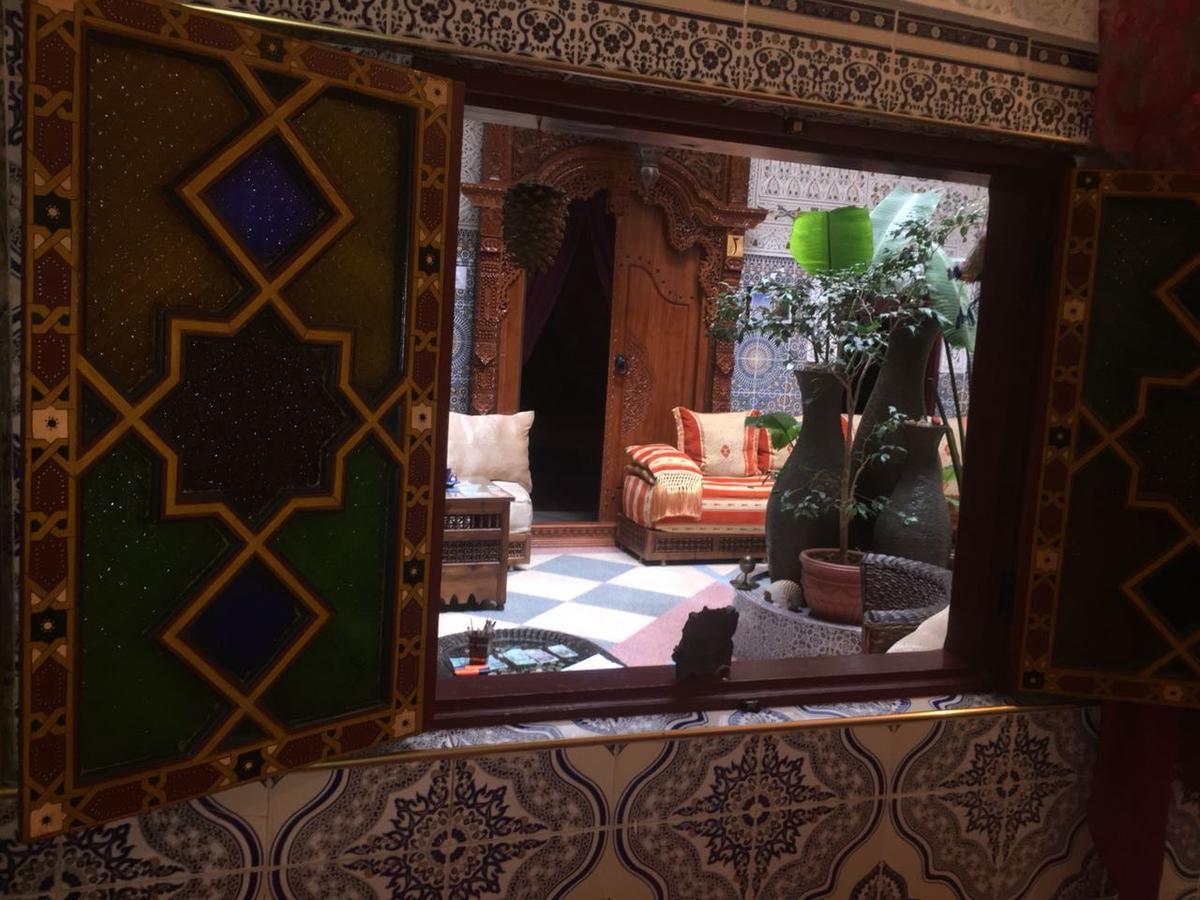 Ryad Bab Berdaine Meknes Bagian luar foto