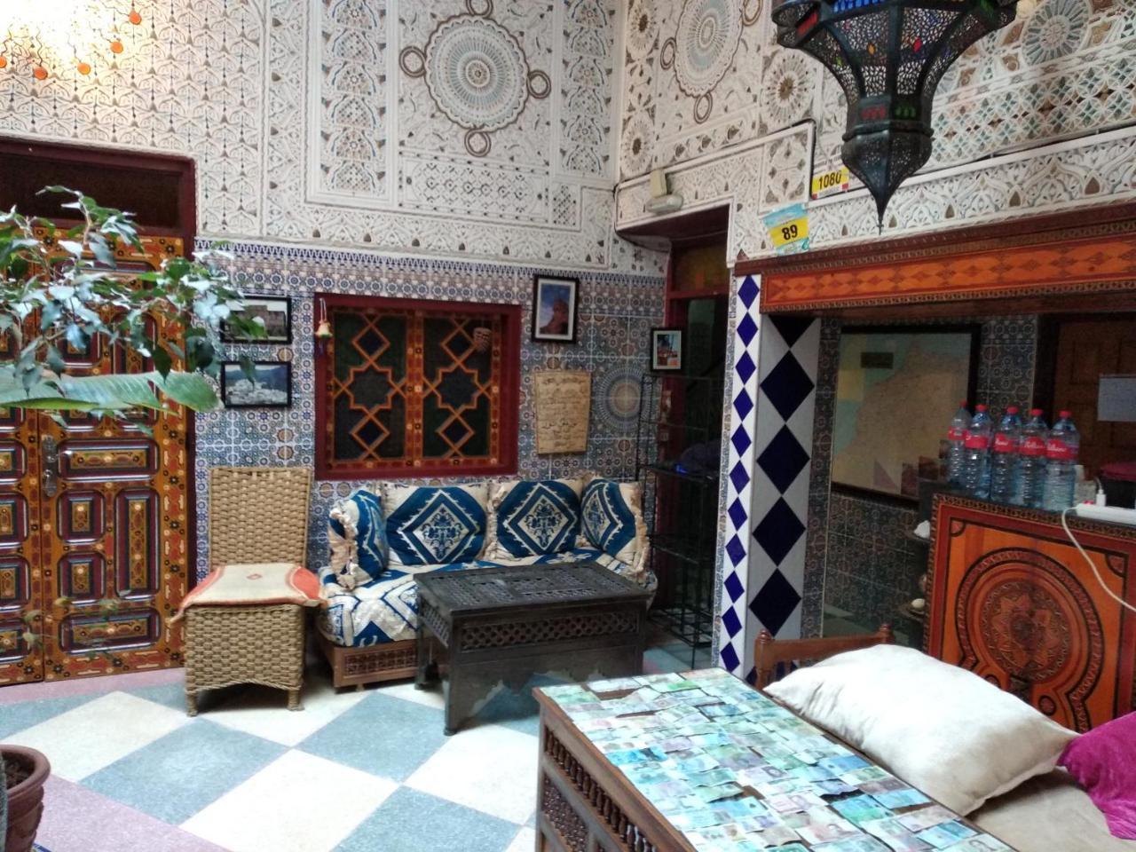 Ryad Bab Berdaine Meknes Bagian luar foto
