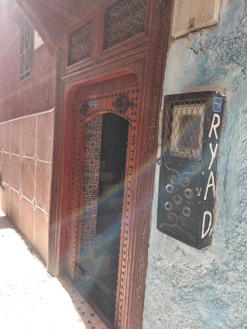 Ryad Bab Berdaine Meknes Bagian luar foto