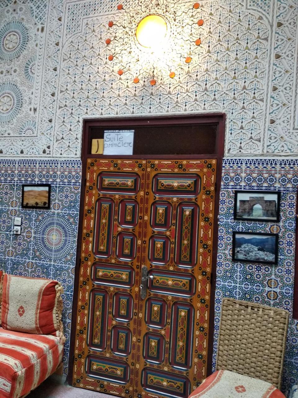 Ryad Bab Berdaine Meknes Bagian luar foto