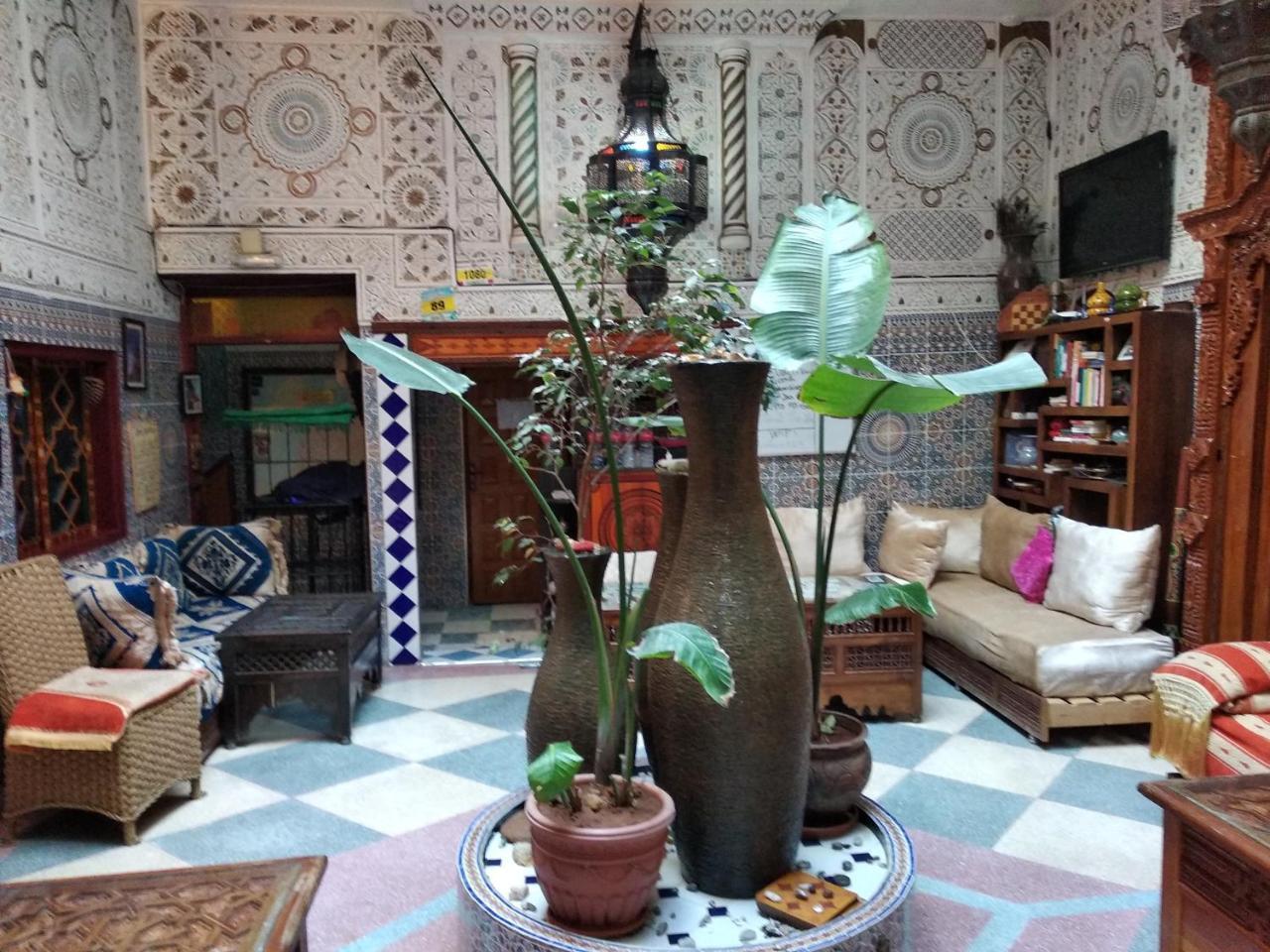 Ryad Bab Berdaine Meknes Bagian luar foto